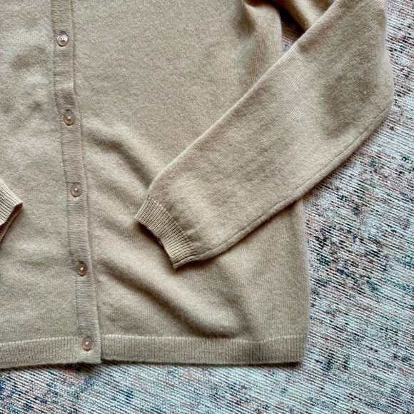{Bloomingdale’s} Cashmere cardigan - Picture 4 of 5